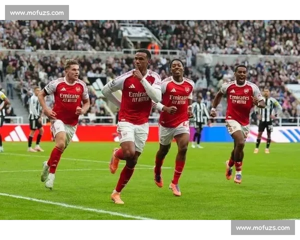 卡拉格力挺加布里埃尔：英超最具影响力的后防领袖